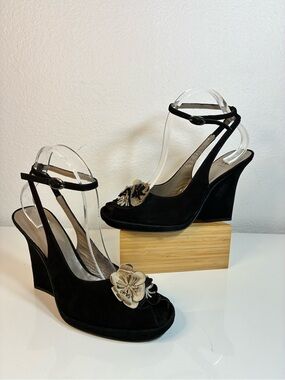 Black Suede Ankle Strap Wedge Peep-Toe Sandals with Floral Appliqués VTG -READ